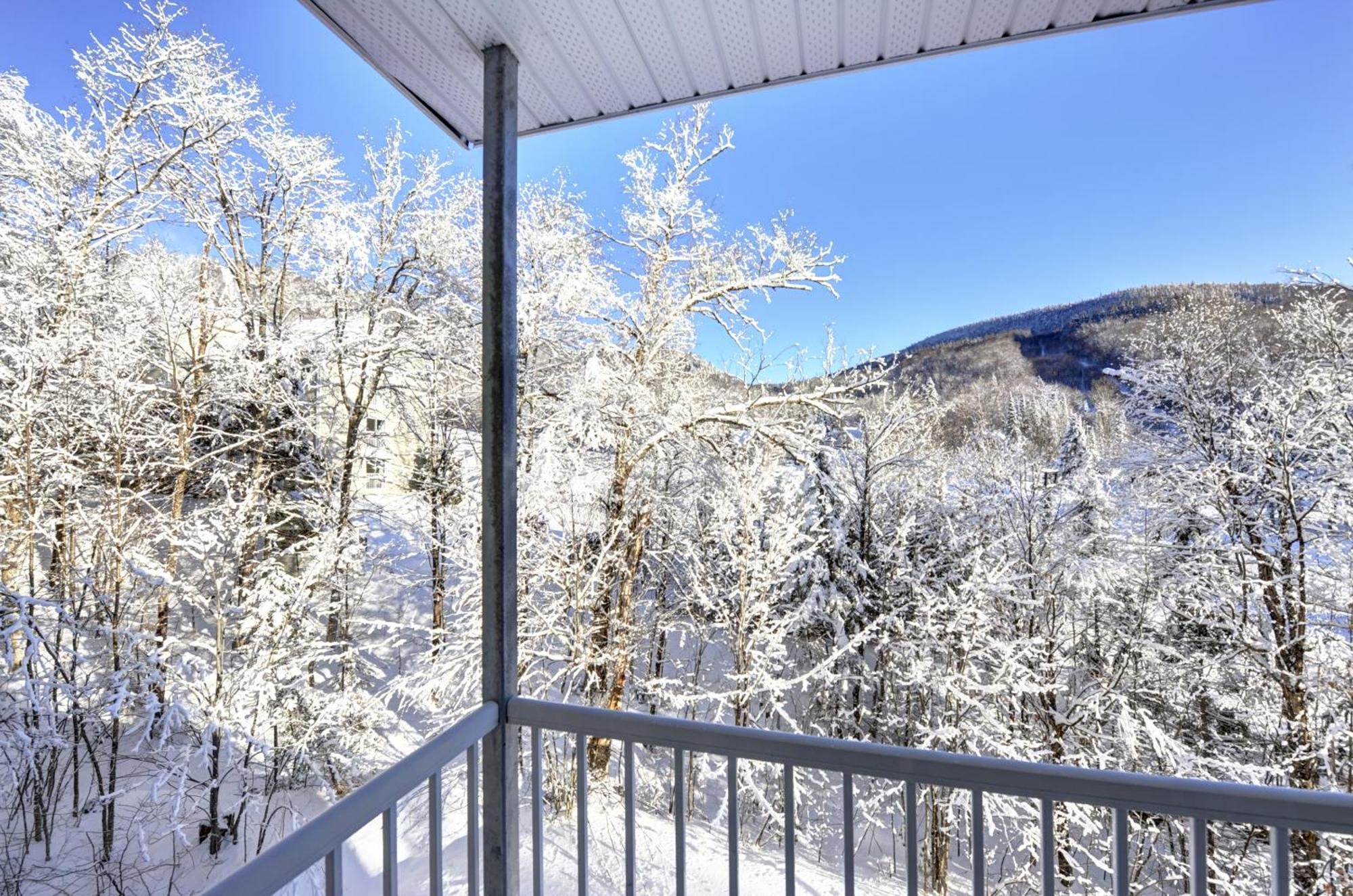 Condo 305 33 Chemin Du Hameau By Les Chalets Alpins Stoneham Exterior foto